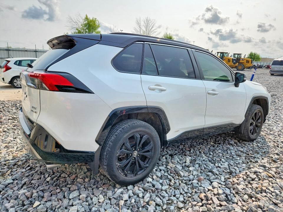 2024 TOYOTA RAV4 XSE 3