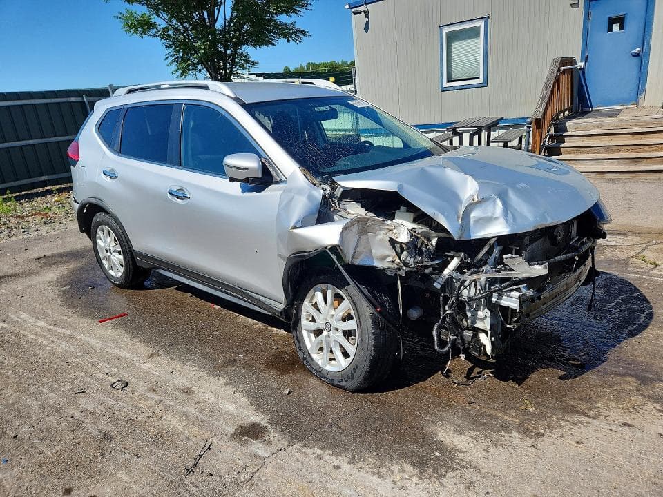 2017 NISSAN ROGUE SV 4