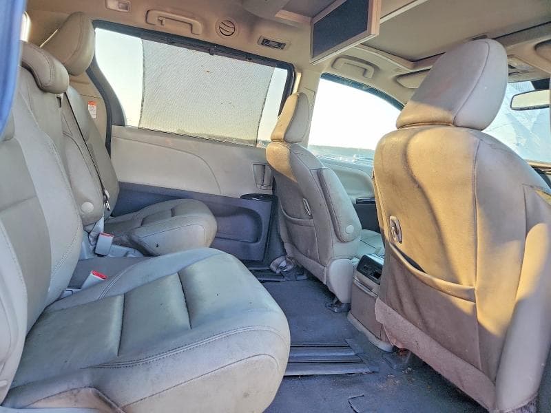 2020 TOYOTA SIENNA XLE PREMIUM 8-PASSENGER 11
