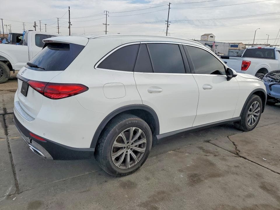 2023 MERCEDES-BENZ GLC 300 3
