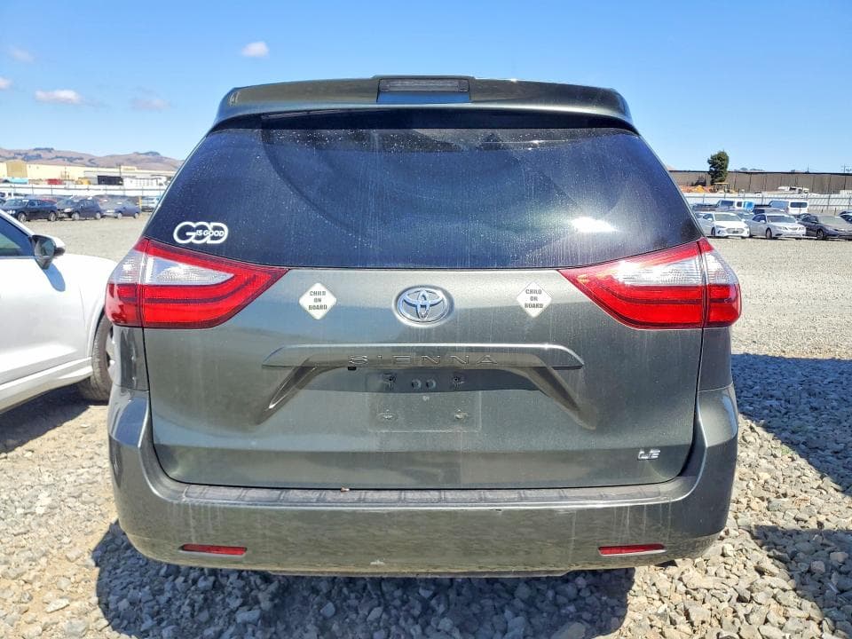 2019 TOYOTA SIENNA LE 6