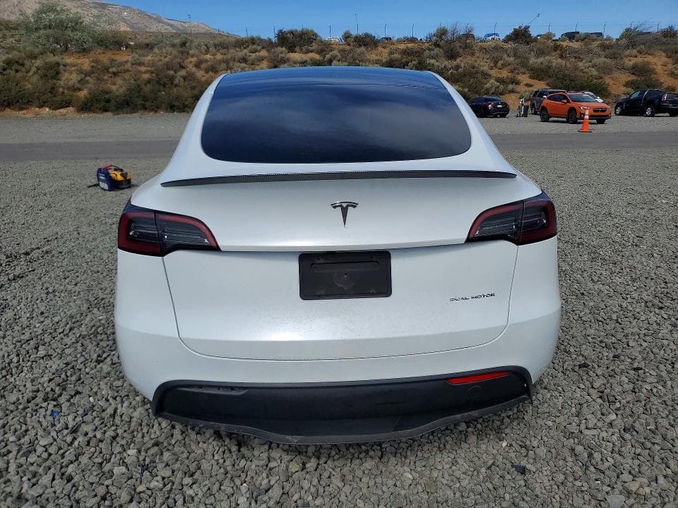 2024 TESLA MODEL Y 6
