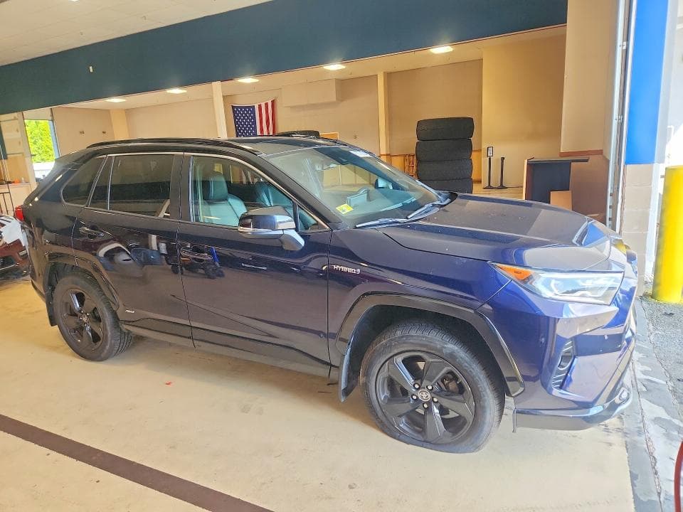 2019 TOYOTA RAV4 XSE 4