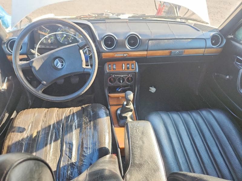 1982 MERCEDES-BENZ 240 D 8
