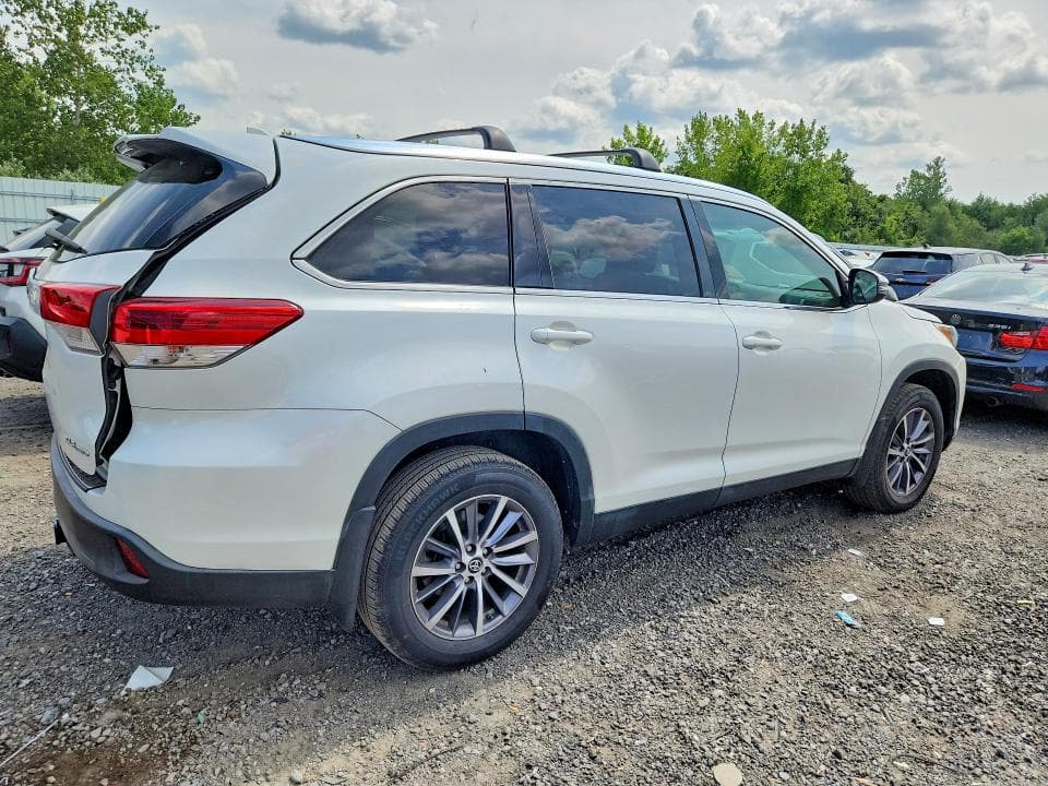 2019 TOYOTA HIGHLANDER XLE 3