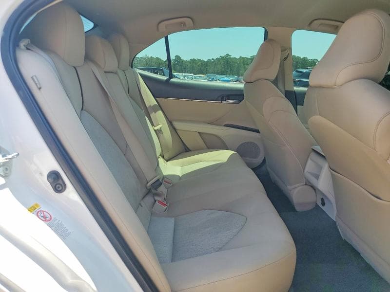 2018 TOYOTA CAMRY LE 10