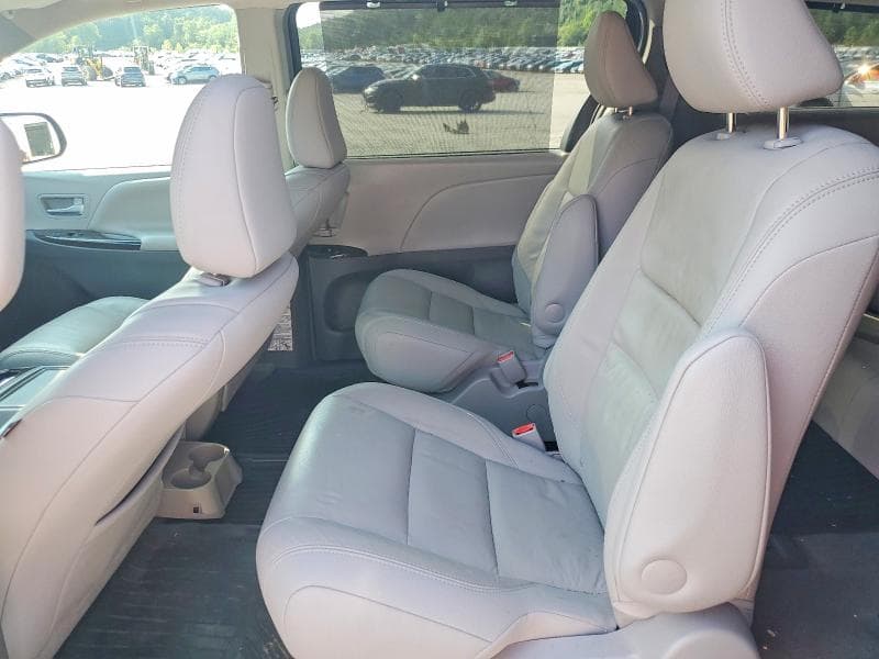 2017 TOYOTA SIENNA XLE 7-PASSENGER 11