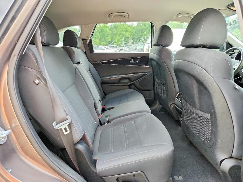 2019 KIA SORENTO LX 11