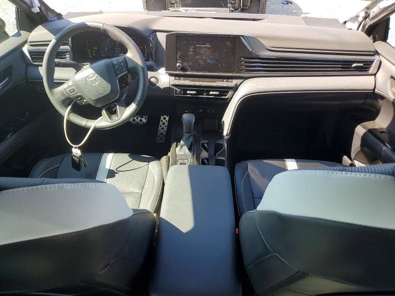 2025 TOYOTA CAMRY SE 8