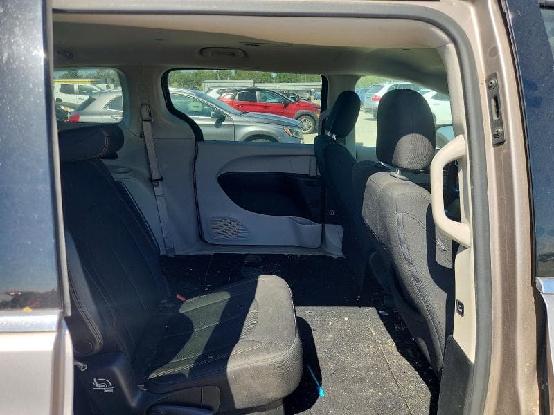 2017 CHRYSLER PACIFICA TOURING 11