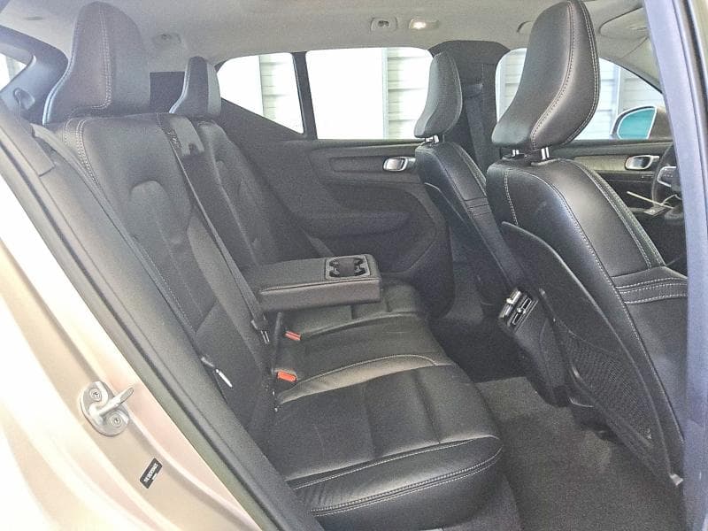 2023 VOLVO XC40 PLUS 10