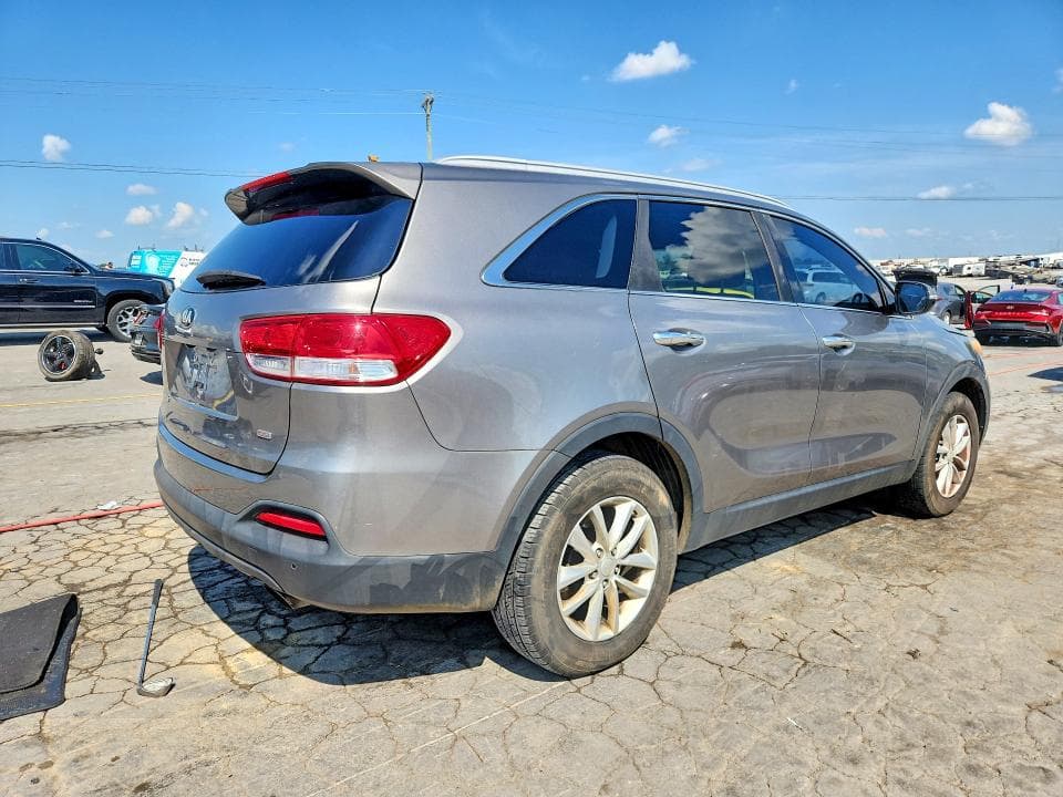 2017 KIA SORENTO LX 3