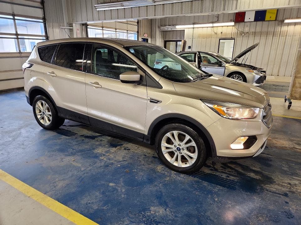 2017 FORD ESCAPE SE 4