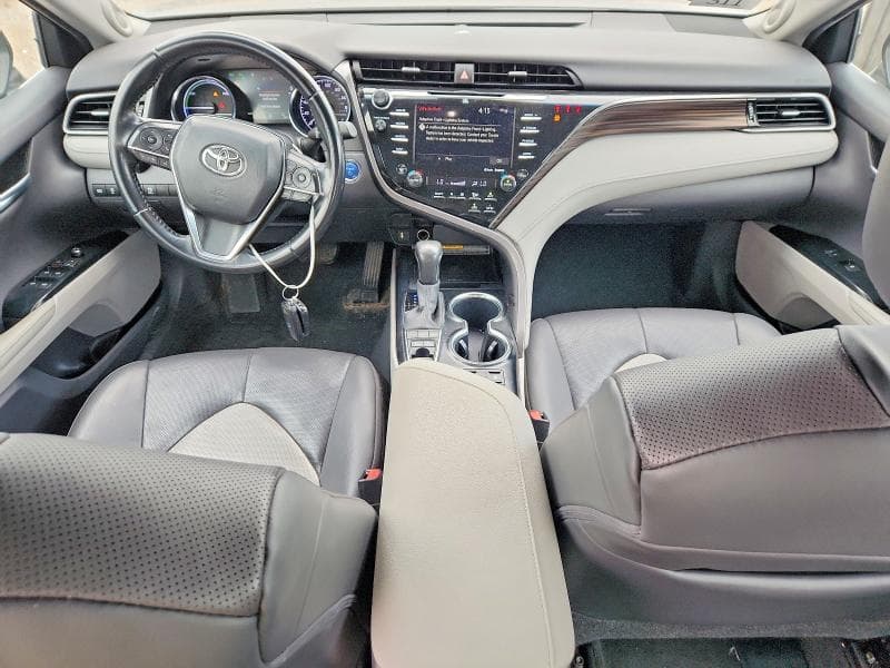 2020 TOYOTA CAMRY XLE 8
