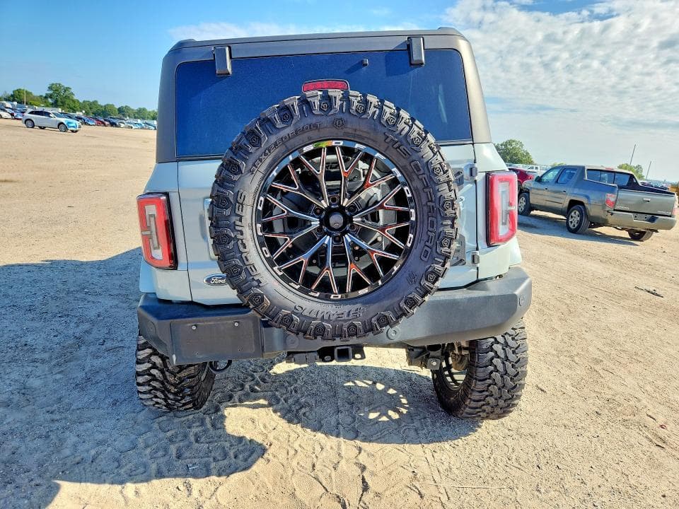 2024 FORD BRONCO OUTER BANKS 6