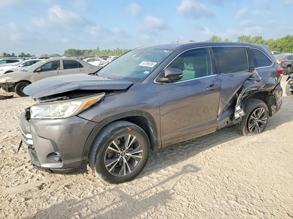 2018 TOYOTA HIGHLANDER LE - 1