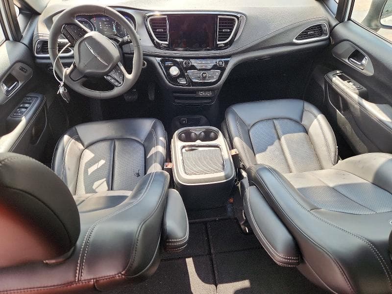 2023 CHRYSLER PACIFICA TOURING L 8