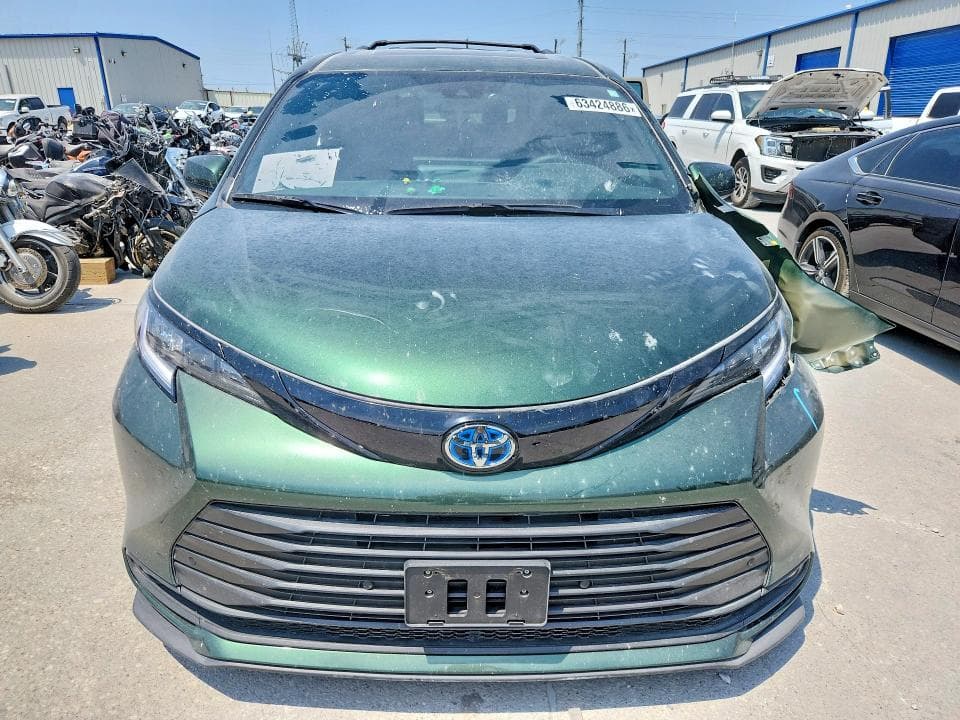 2025 TOYOTA SIENNA WOODLAND EDITION 5