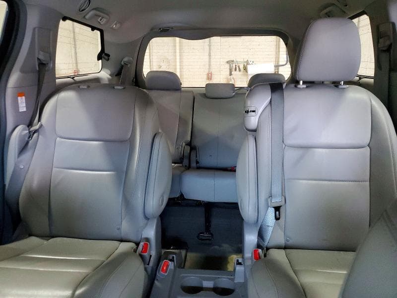 2018 TOYOTA SIENNA XLE 8-PASSENGER 10