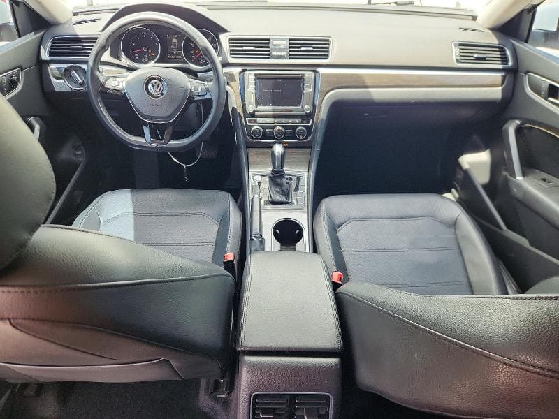 2018 VOLKSWAGEN PASSAT SE 8