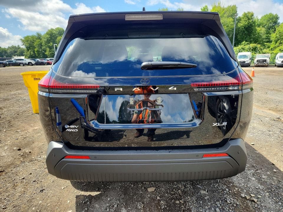2026 TOYOTA RAV4 XLE PREMIUM 6