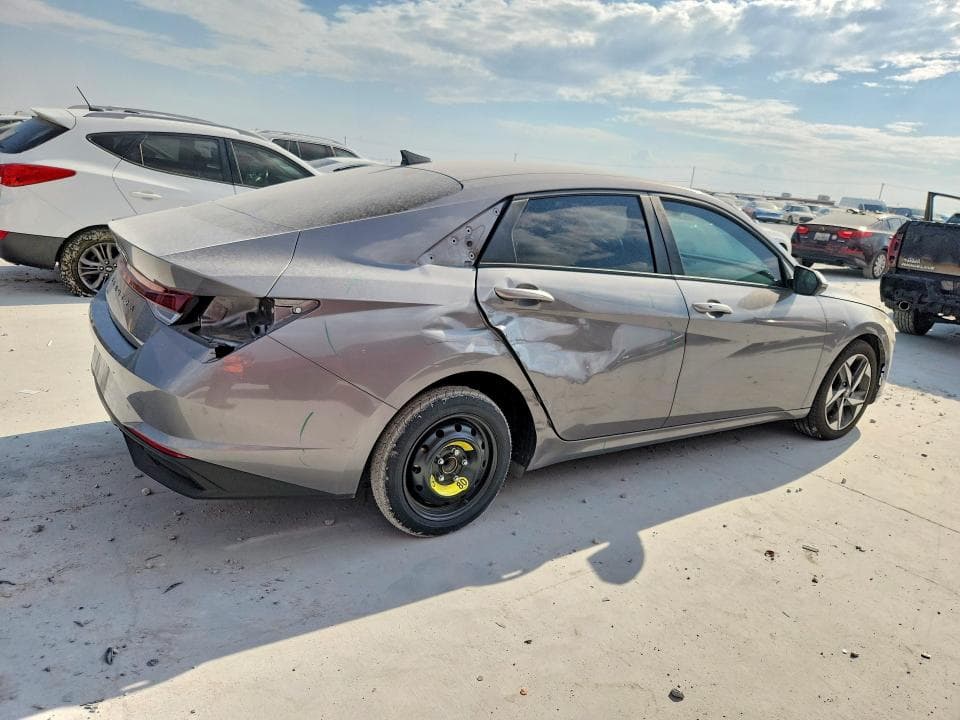 2023 HYUNDAI ELANTRA SEL 3