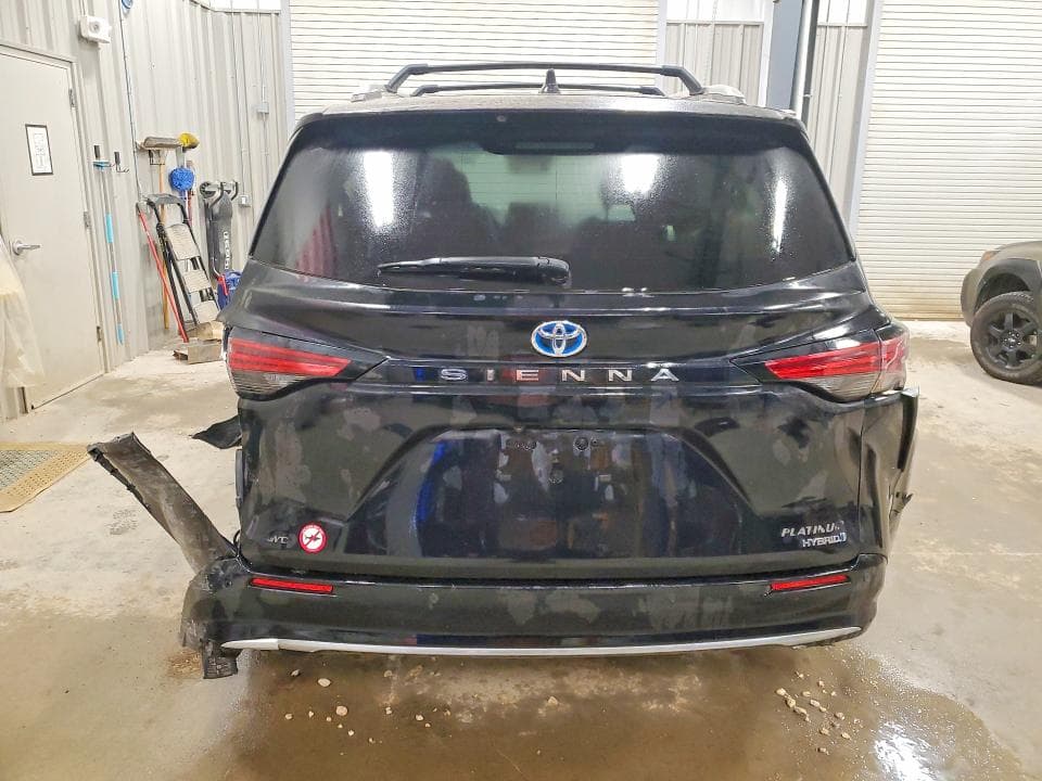 2023 TOYOTA SIENNA PLATINUM 7-PASSENGER 6