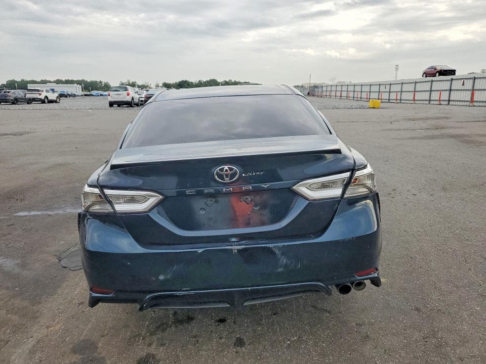 2018 TOYOTA CAMRY SE 6