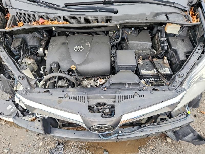 2019 TOYOTA SIENNA LE 11