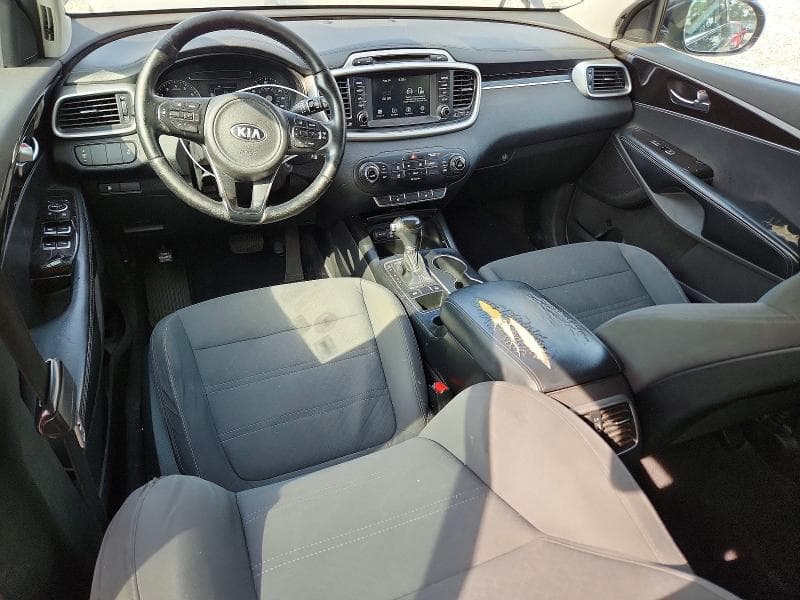 2017 KIA SORENTO LX 8