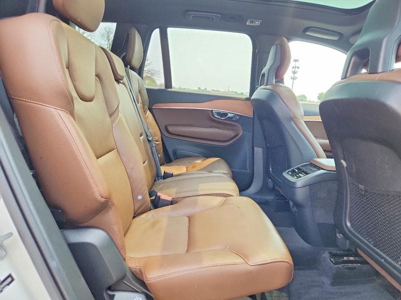 2021 VOLVO XC90 T6 MOMENTUM 11