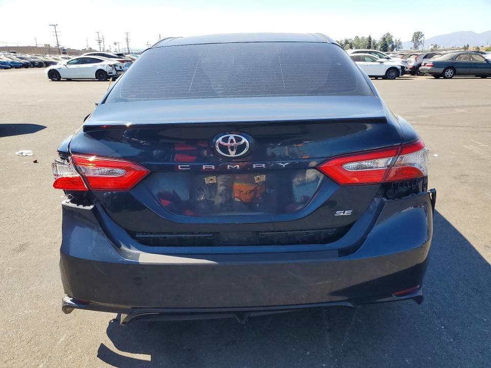 2018 TOYOTA CAMRY SE 6