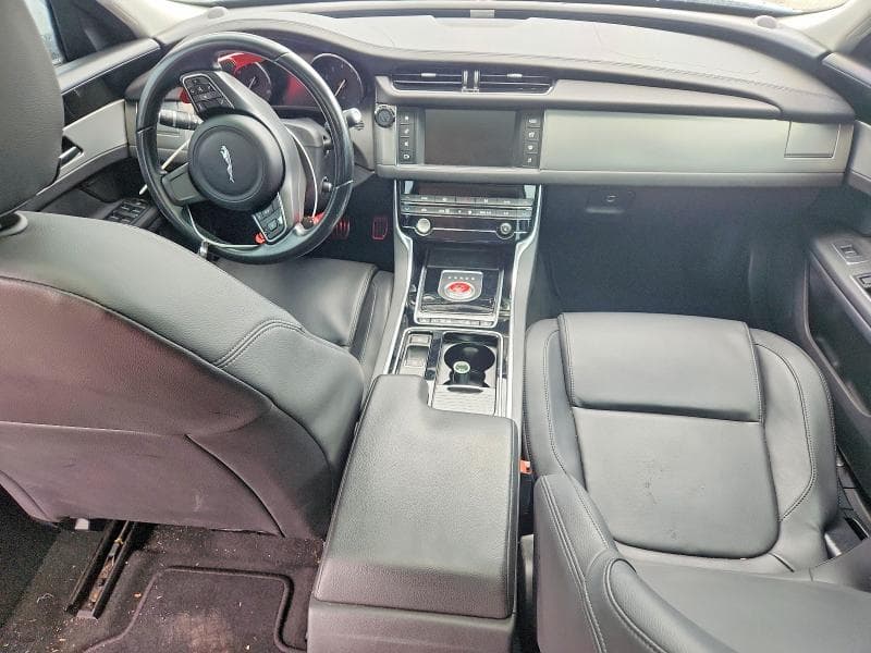 2017 JAGUAR XF PREMIUM 8