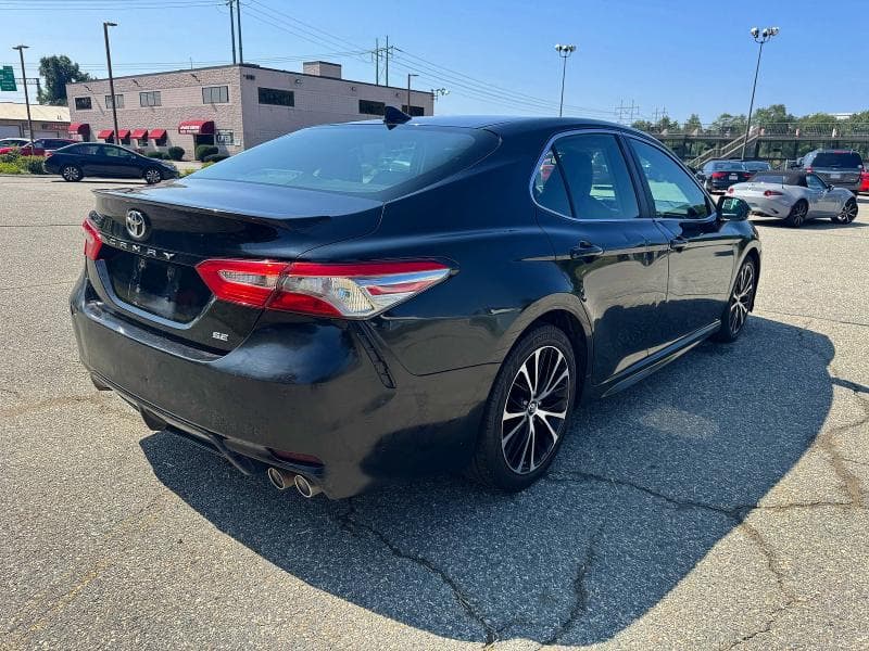 2019 TOYOTA CAMRY SE 4