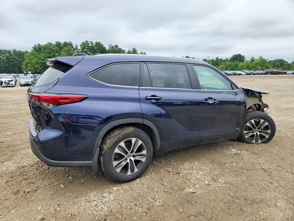 2022 TOYOTA HIGHLANDER XLE 3