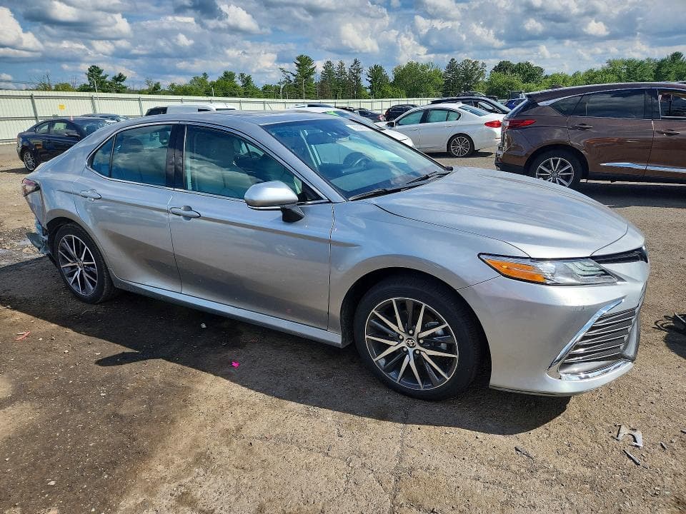 2023 TOYOTA CAMRY XLE 4