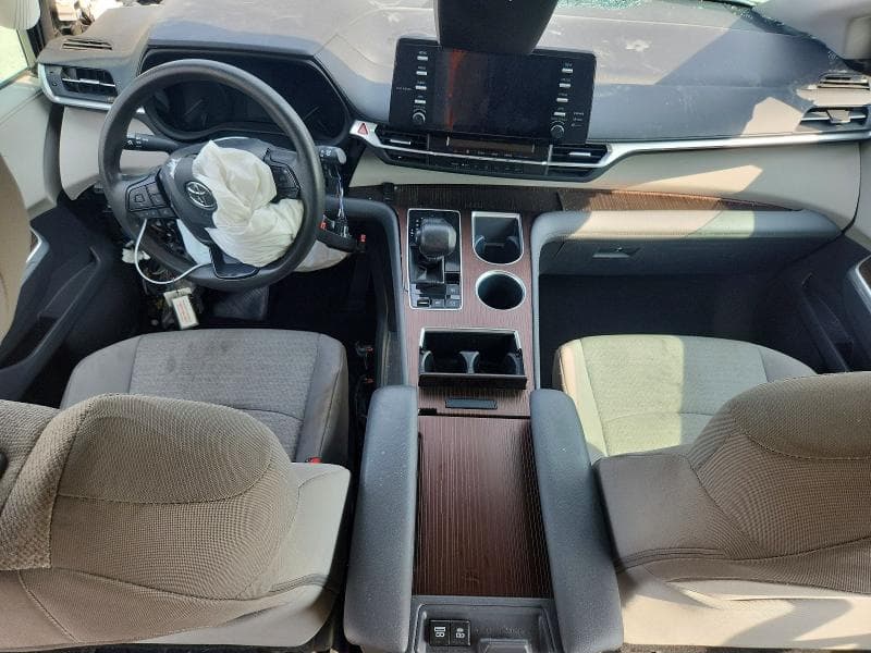 2024 TOYOTA SIENNA LE 8