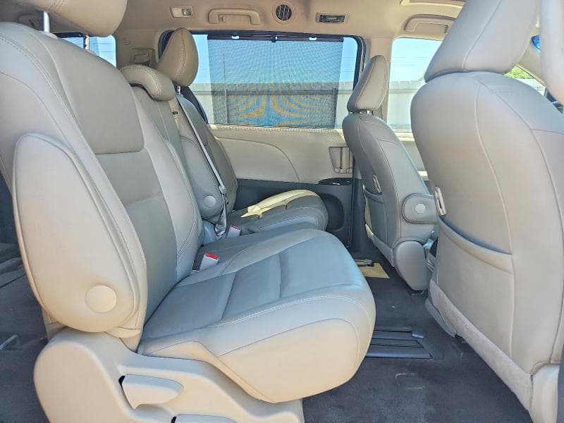 2017 TOYOTA SIENNA XLE PREMIUM 8-PASSENGER 11
