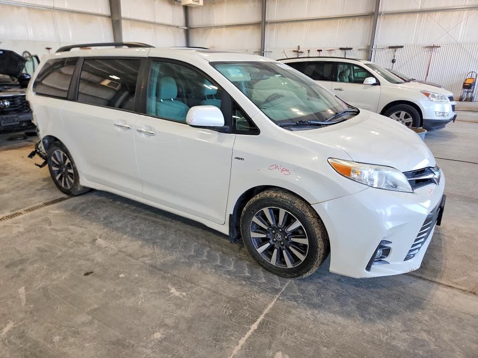 2018 TOYOTA SIENNA XLE PREMIUM 7-PASSENGER 4