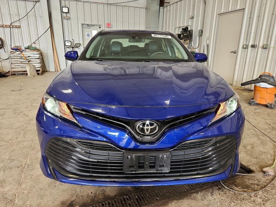 2018 TOYOTA CAMRY LE 5