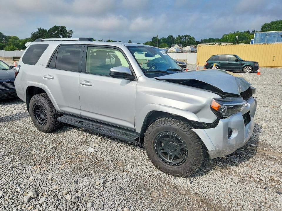 2024 TOYOTA 4RUNNER SR5 4