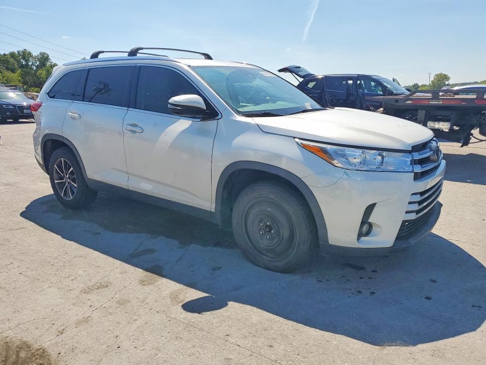 2019 TOYOTA HIGHLANDER XLE 4