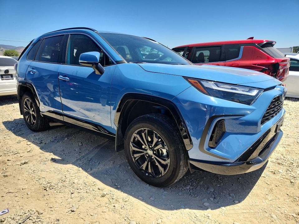 2022 TOYOTA RAV4 SE 4
