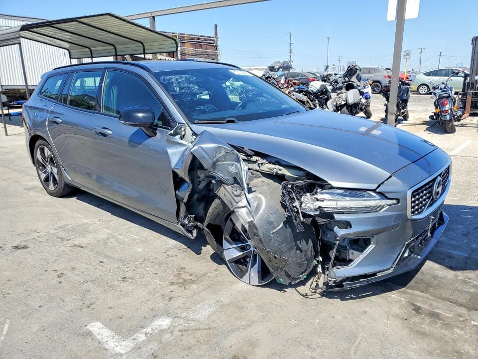 2020 VOLVO V60 T5 R-DESIGN 4
