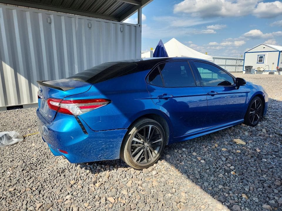 2018 TOYOTA CAMRY XSE 3