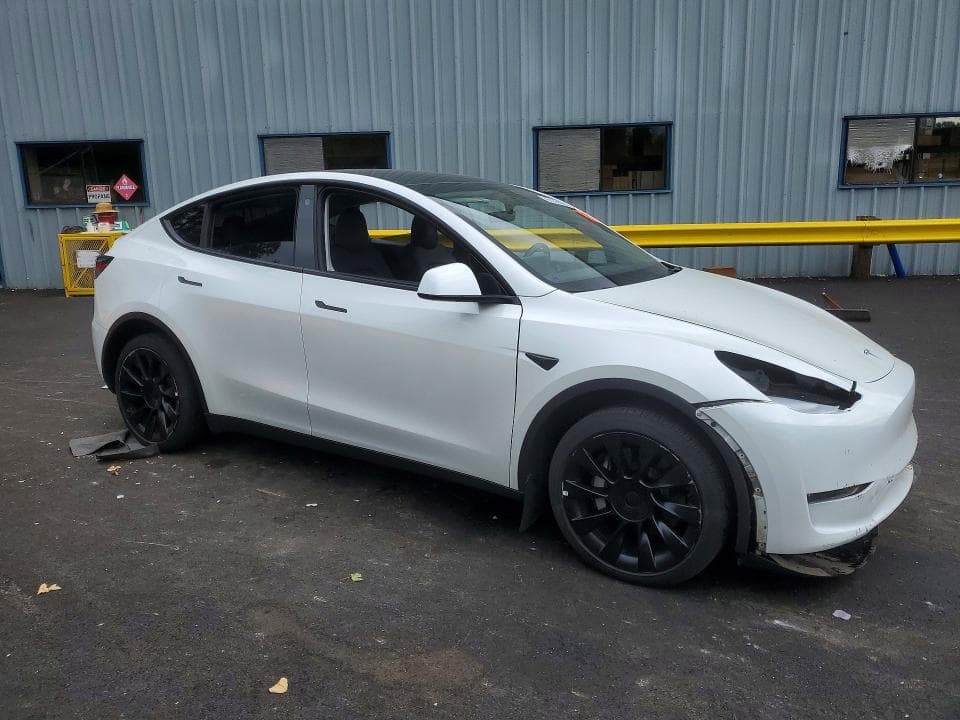 2023 TESLA MODEL Y 4