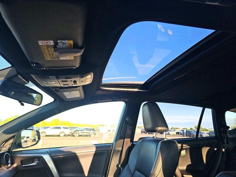 2017 TOYOTA RAV4 SE 12