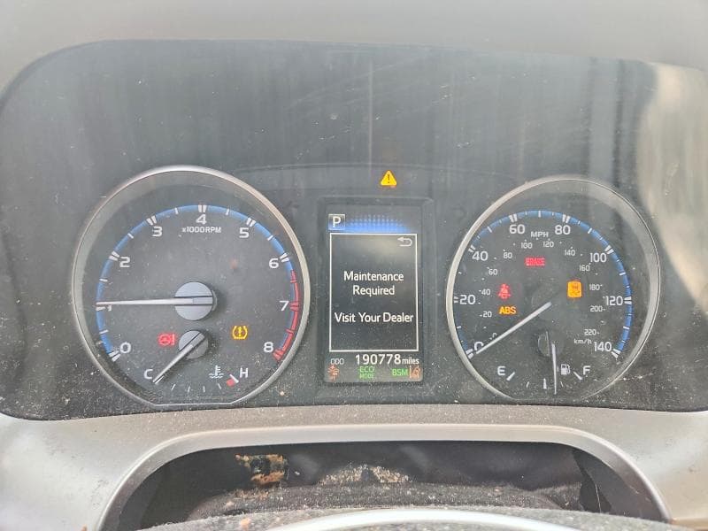 2018 TOYOTA RAV4 XLE 9