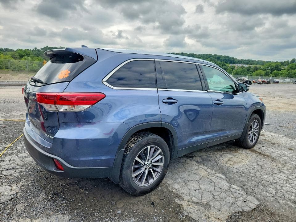 2019 TOYOTA HIGHLANDER XLE 3