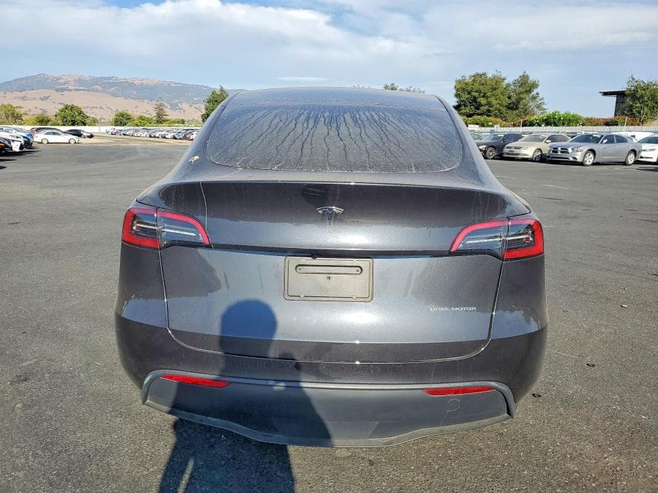2024 TESLA MODEL Y 6